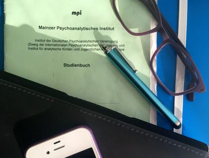 Ausbildung und Weiterbildung in Psychotherapie Ausbildung und Weiterbildung in Psychotherapie